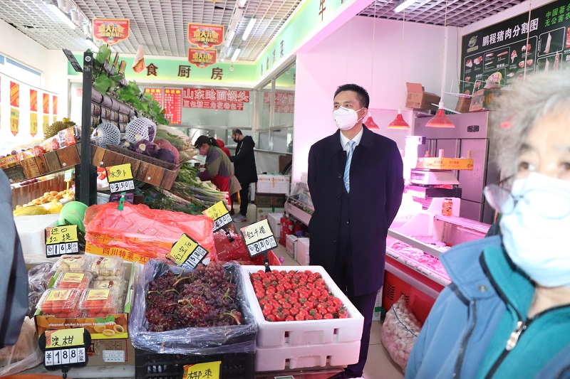 干饼就咸菜，吴志广总经理又下店了。